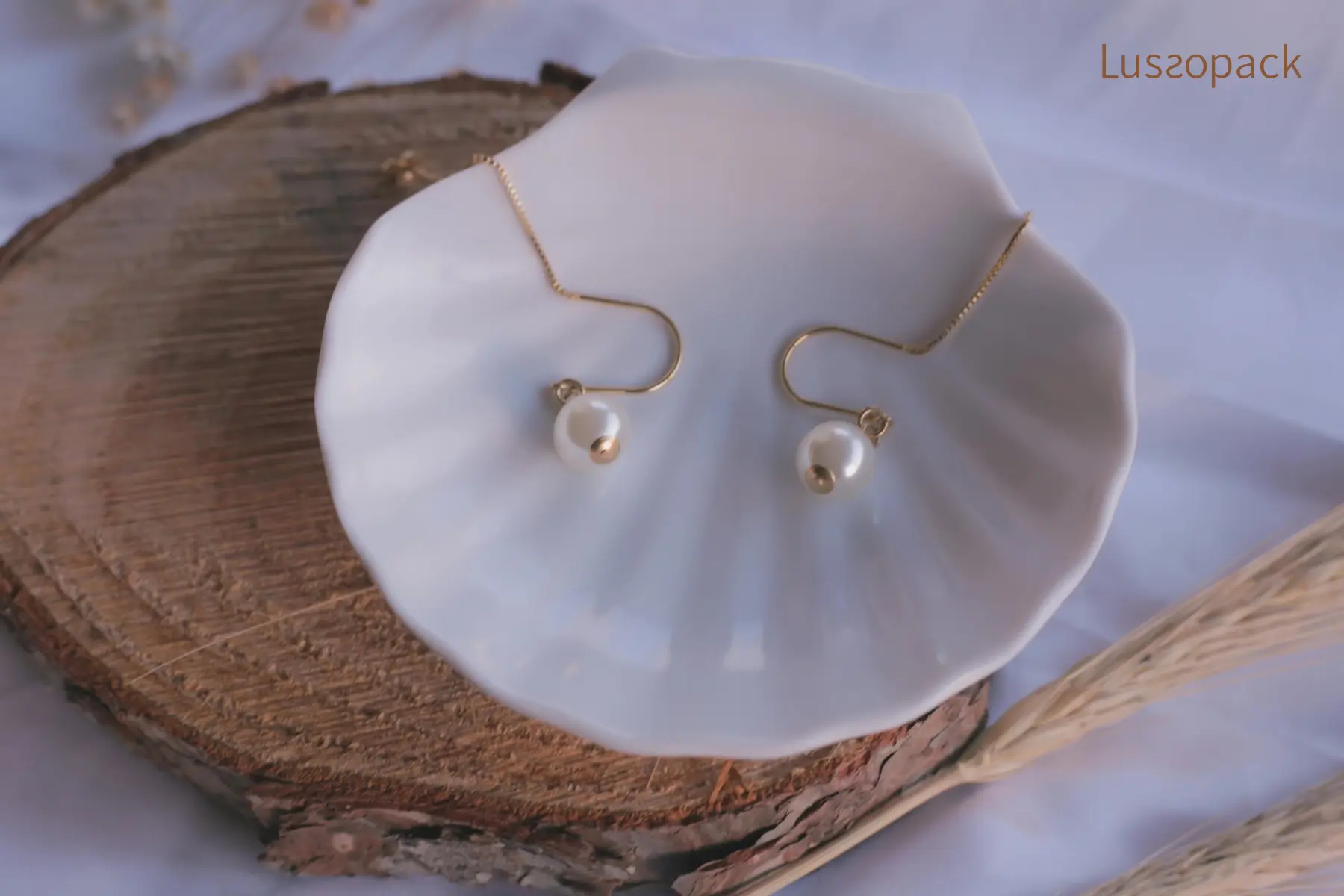 /images/packagingBlogUpdate/15CreativeJewelryDisplay/15CreativeJewelryDisplay03.webp
